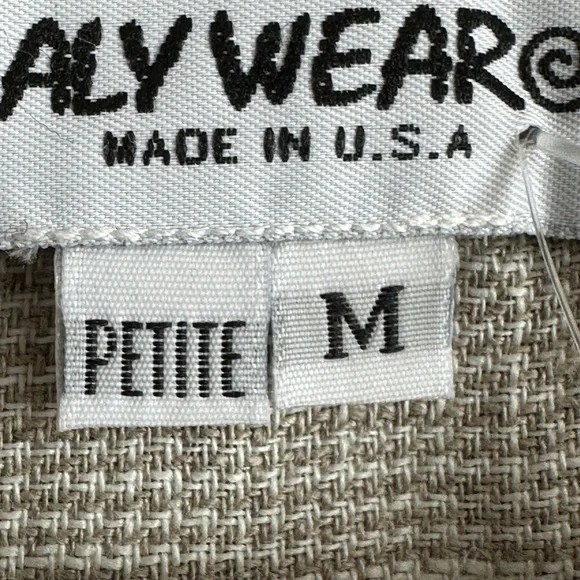Two NWT AlyWear 100% Linen Top.s M.Made in USA.Retail$38 each. - Picture 3 of 12